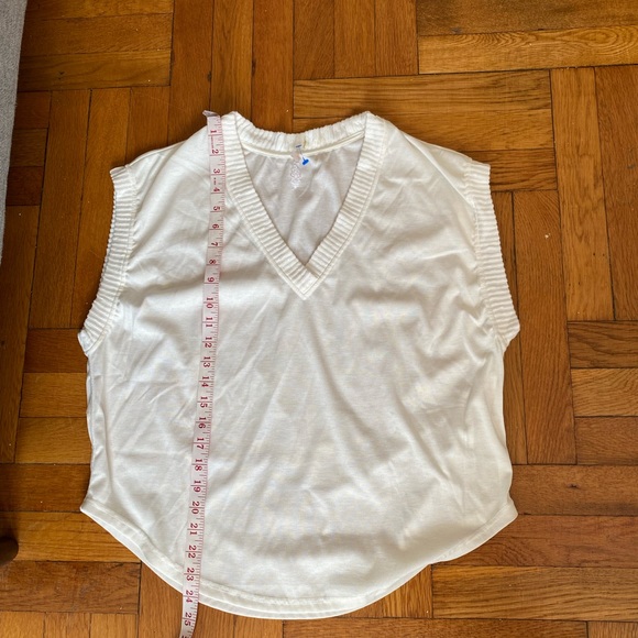 Free People Tops - Free People Movement oversized white top with a V-neck  Size XS